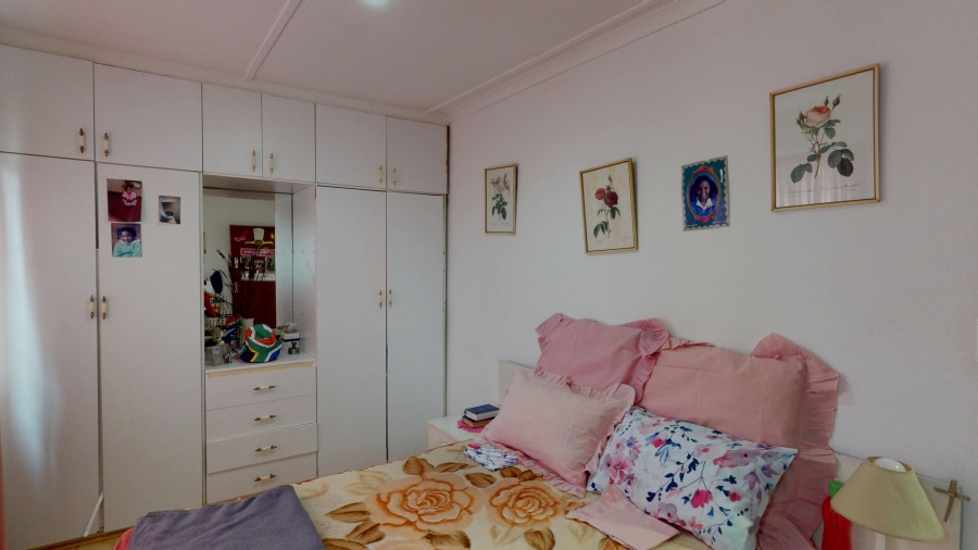 4 Bedroom Property for Sale in Gustrouw Western Cape